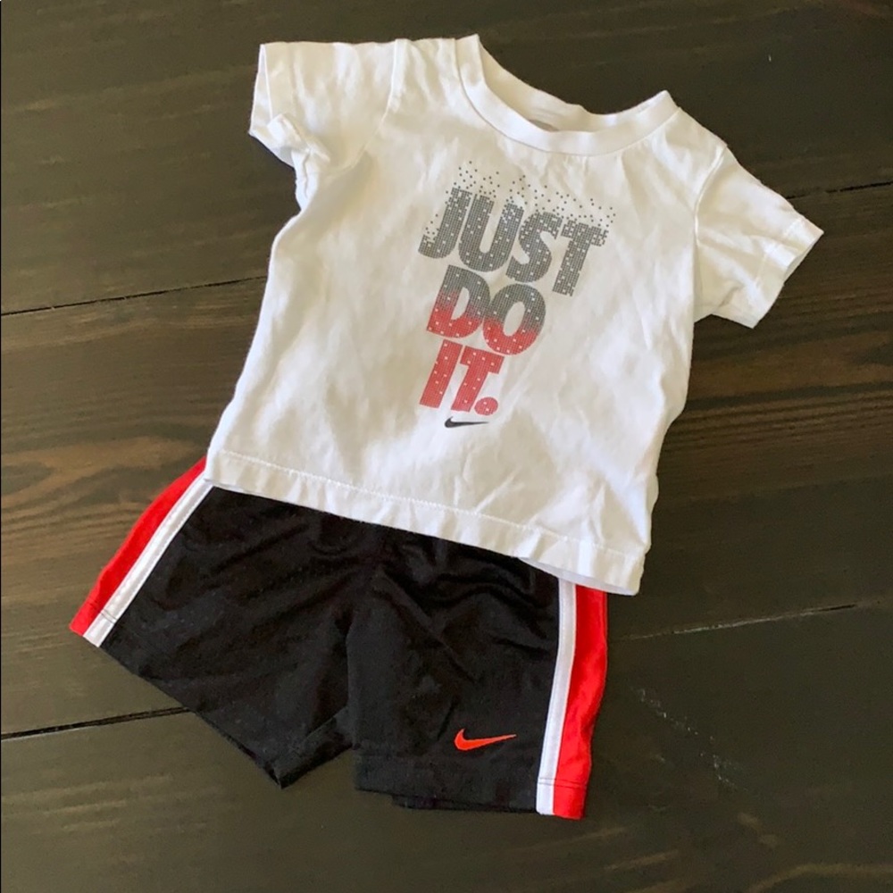Nike boys 2 piece set